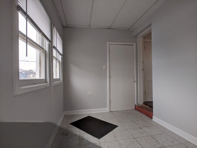 Building Photo - 2257 W Hirsch St