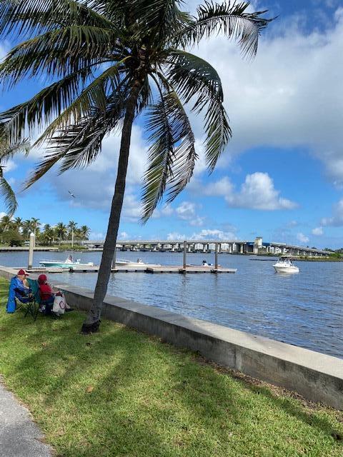 Building Photo - 301 S Palmway