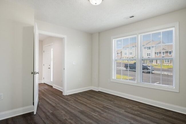 Building Photo - 445 Skylar Dr