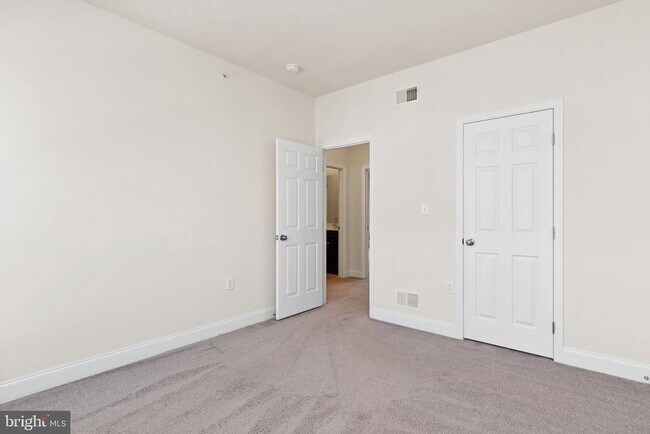 Building Photo - 1332 Saxton Wy