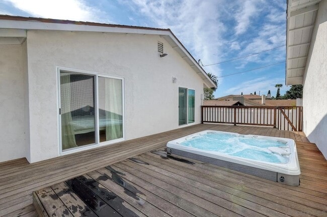 Building Photo - 1166 Agate St