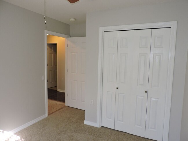 Building Photo - Easy access to shopping, interstate & Navy Federal complex!