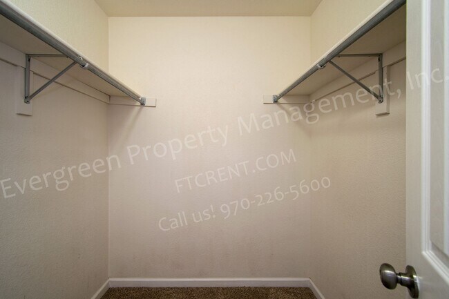 Building Photo - 5225 White Willow Dr
