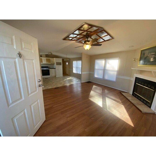 Building Photo - 2301 Parrott Dr