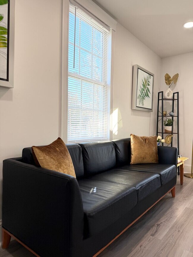 Building Photo - Furnished 2 bed 1 Bath Home