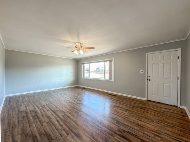 Building Photo - Newly Updated 3 Bed, 2 Bath Home in Greenwood