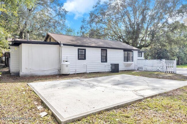 Building Photo - 5905 Diamond St