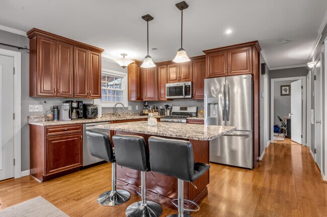 Building Photo - 653 Mt Vernon Dr