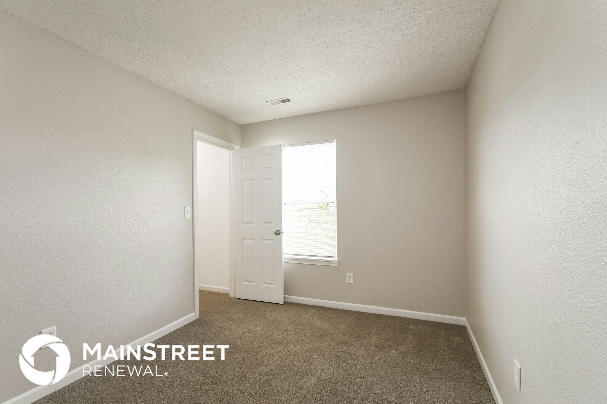 Building Photo - 265 E Pine Ridge Dr