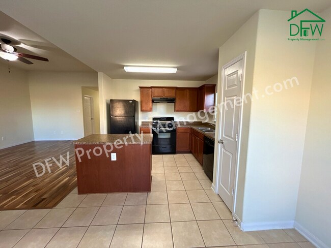 Building Photo - 10009 Iron Ridge Dr