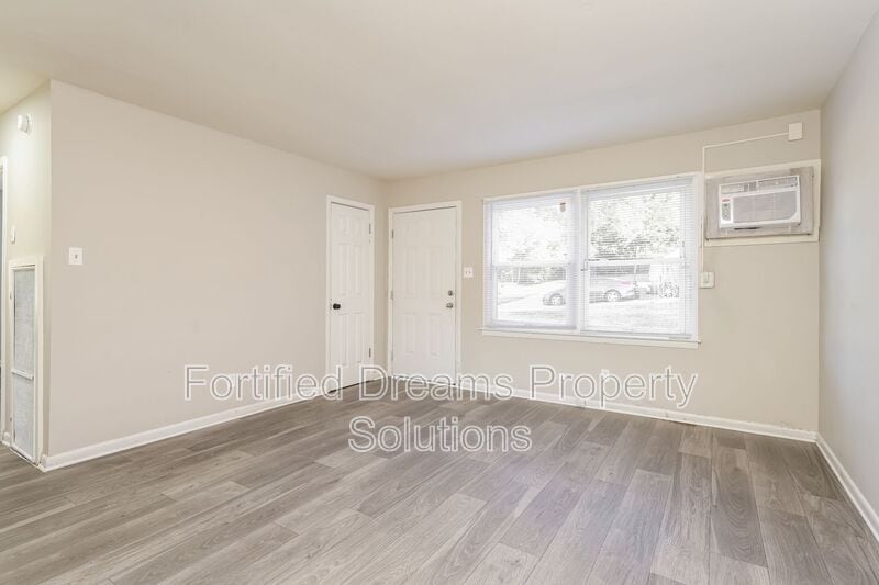 Building Photo - 904 Lowdermilk St