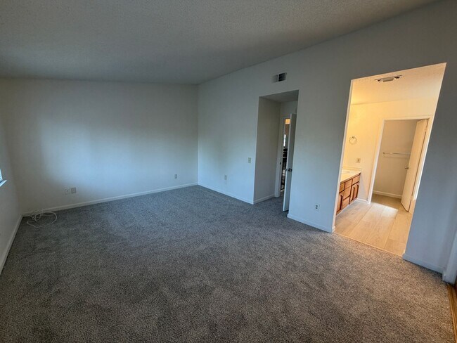 Building Photo - 872 Shellwood Way