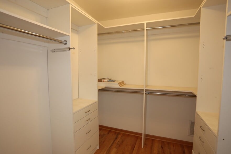 Building Photo - 1727 N Clybourn Ave