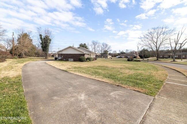 Building Photo - 11719 S Williamsburg Dr