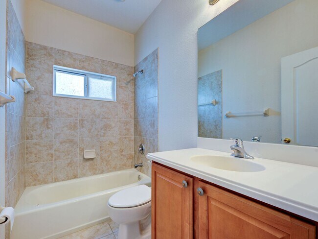 Building Photo - 3BD/2BA/3 Car Garage in Stoneybrook