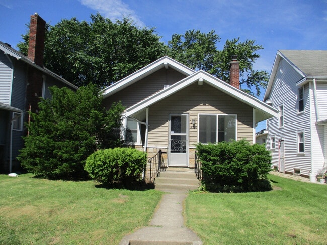 Primary Photo - 2 BEDROOM HOME!