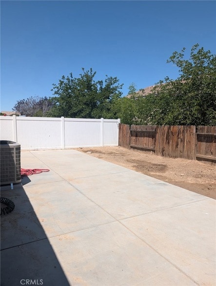 Building Photo - 14600 Rosemary Dr