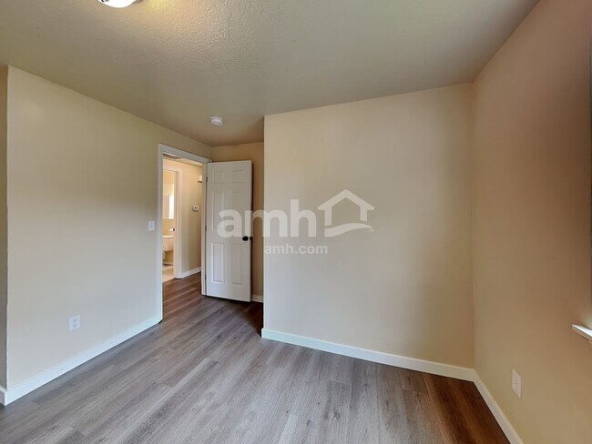 Building Photo - 1745 W McGlinchey St