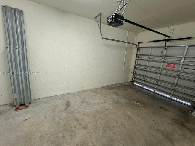 Building Photo - 25371 SW 115 Ct