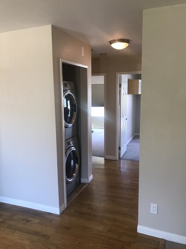 Washer/Dryer in unit - 1027 Newport Ave