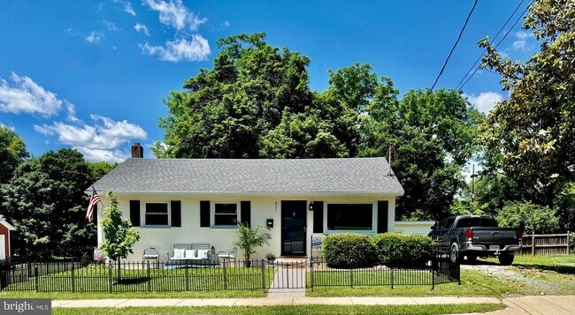 Building Photo - 311 S Buckmarsh St