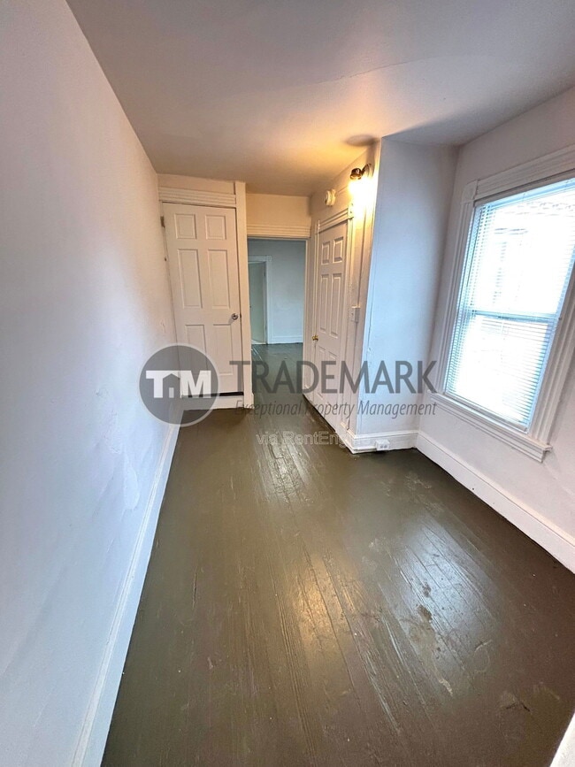 Building Photo - 513 Green St