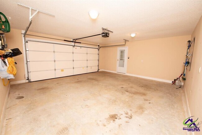 Building Photo - 122 Emberly Ln