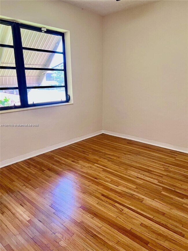 Building Photo - 8431 SW 28th St