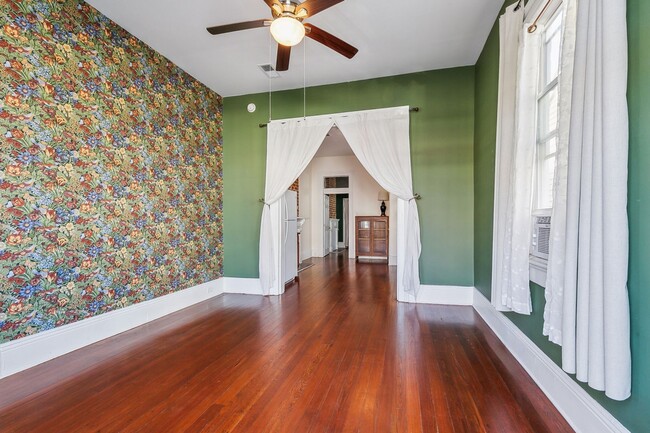 Building Photo - Charming 7th Ward 3 Bedroom! Must See!