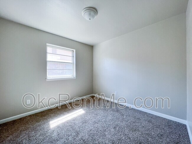 Building Photo - 1428 SW 62nd St