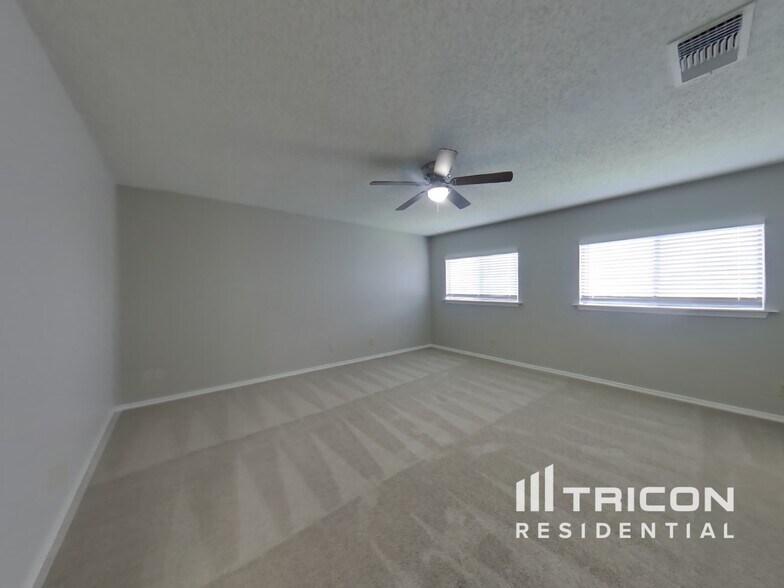 Building Photo - 8014 Chestnut Blue