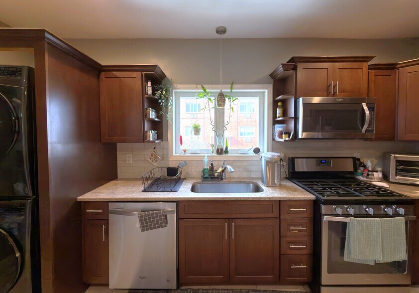 Building Photo - 9 Amaranth Ave