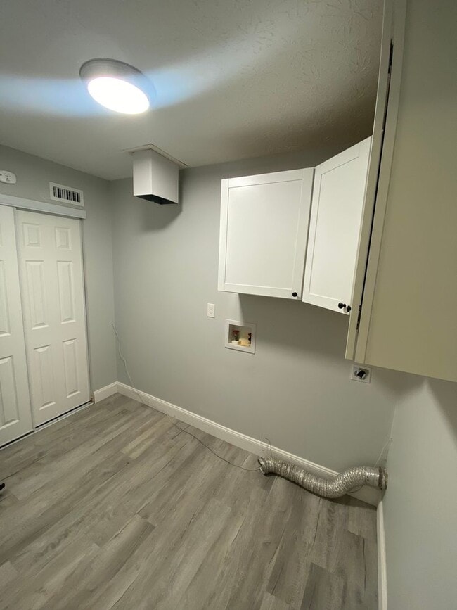 Building Photo - 3243 Summerhill Ln