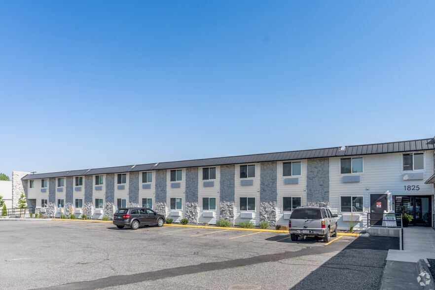 Building Photo - The Clark