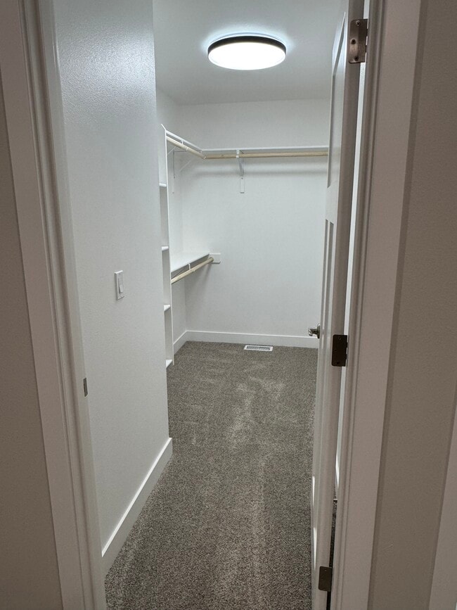 Building Photo - 1899 S Alliance Country Dr