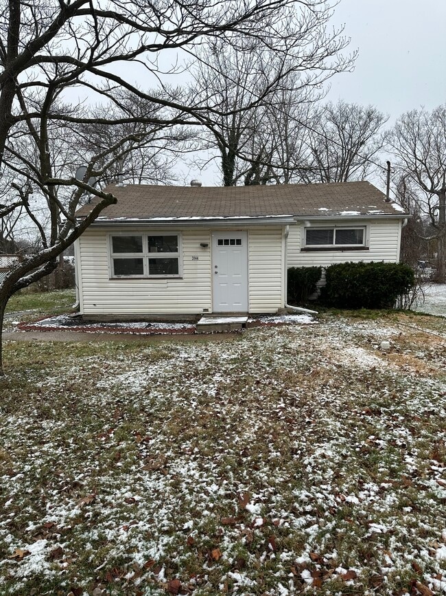 Primary Photo - 3144 Bradford Ave