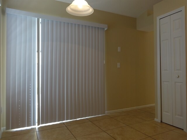 Building Photo - 96 Knights Hollow Dr