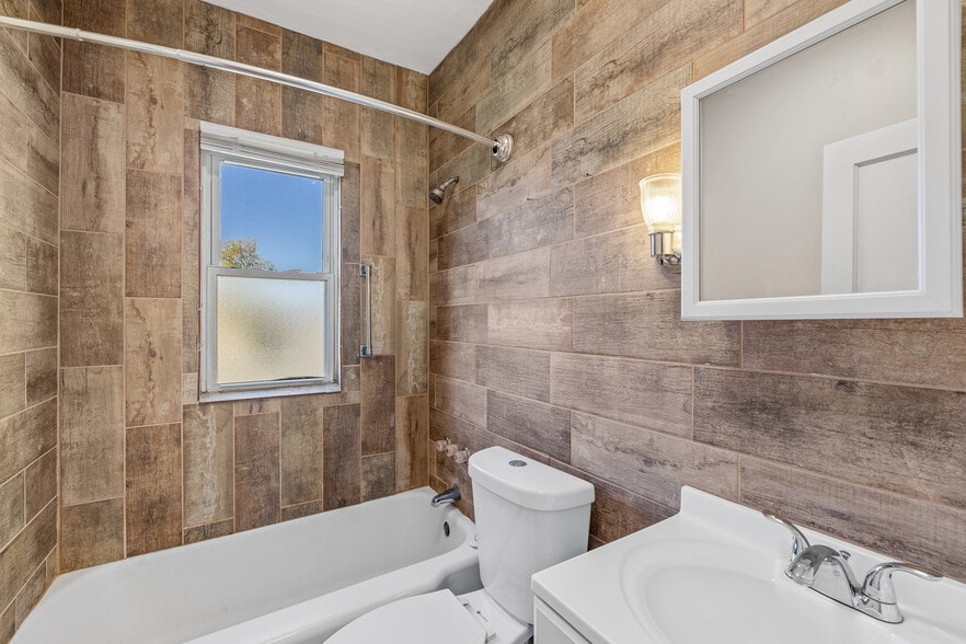 Building Photo - 5312 Genesee St