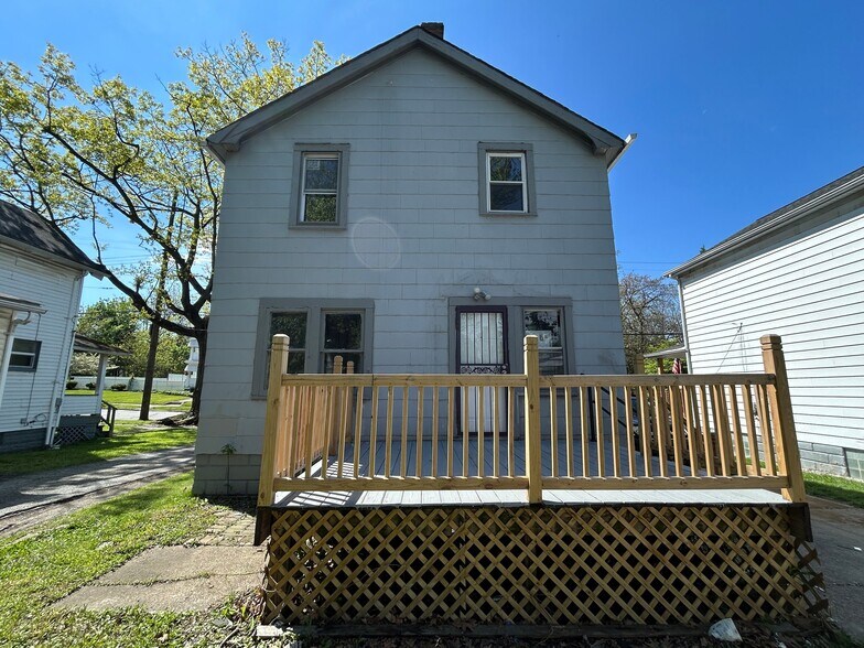 Building Photo - 9535 Nelson Ave