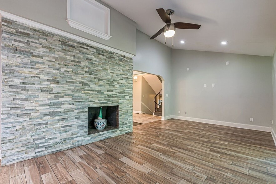 Building Photo - 1574 Old Spring House Ln