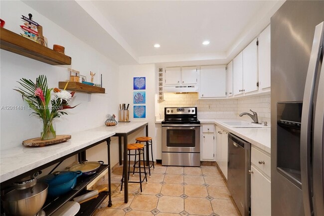 Building Photo - 780 NE 69th St