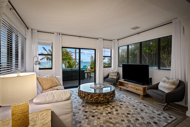 Building Photo - 2330 N Ocean Blvd