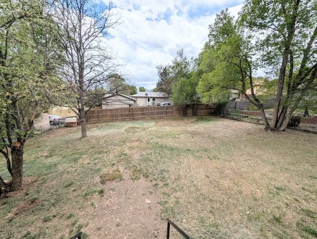 Building Photo - Great 3 Bedroom, 1 Bath Home