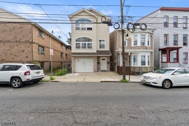 Primary Photo - 110 16th Ave