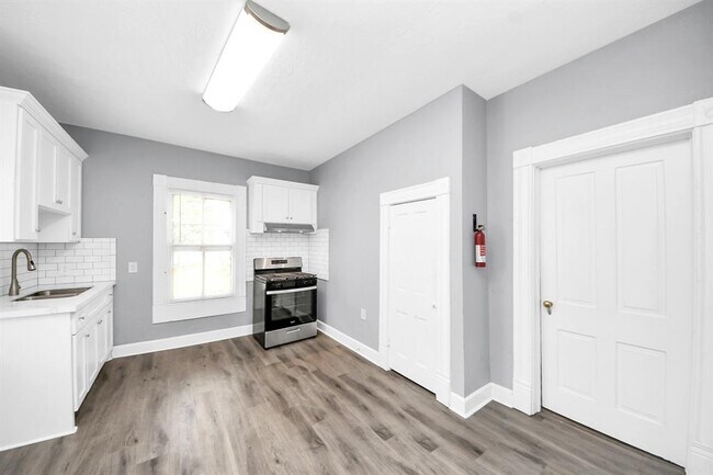Building Photo - 2502 Saltus St