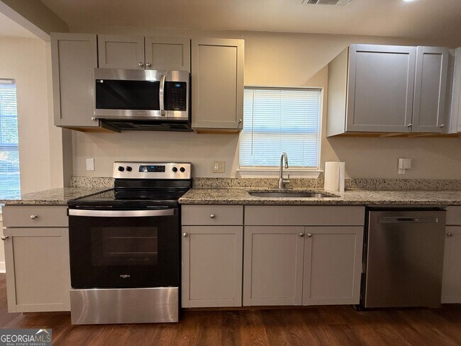 Building Photo - 221 Sheppard Pl