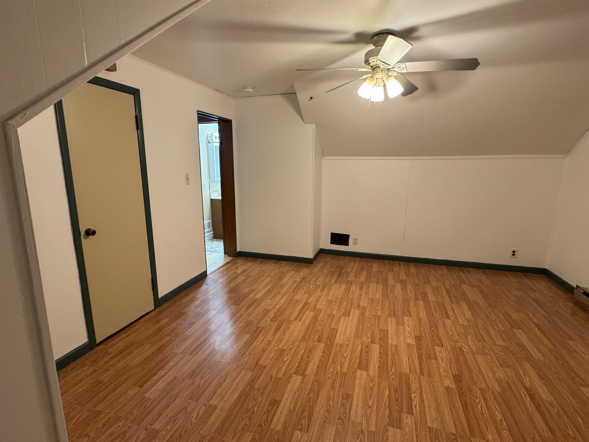 Building Photo - 165 Sand Creek Rd