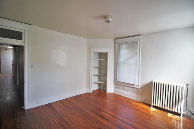 Building Photo - 2026/2027 JHU Off-campus housing for 2019 5bd/2ba w/ W/D! Available 6/9/26!