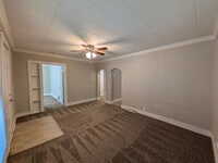 Building Photo - 3 Bedroom Home with detached garage and partially fenced yard, pet friendly!