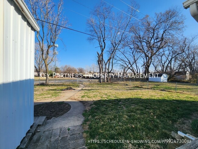 Building Photo - 12906 W 92nd St